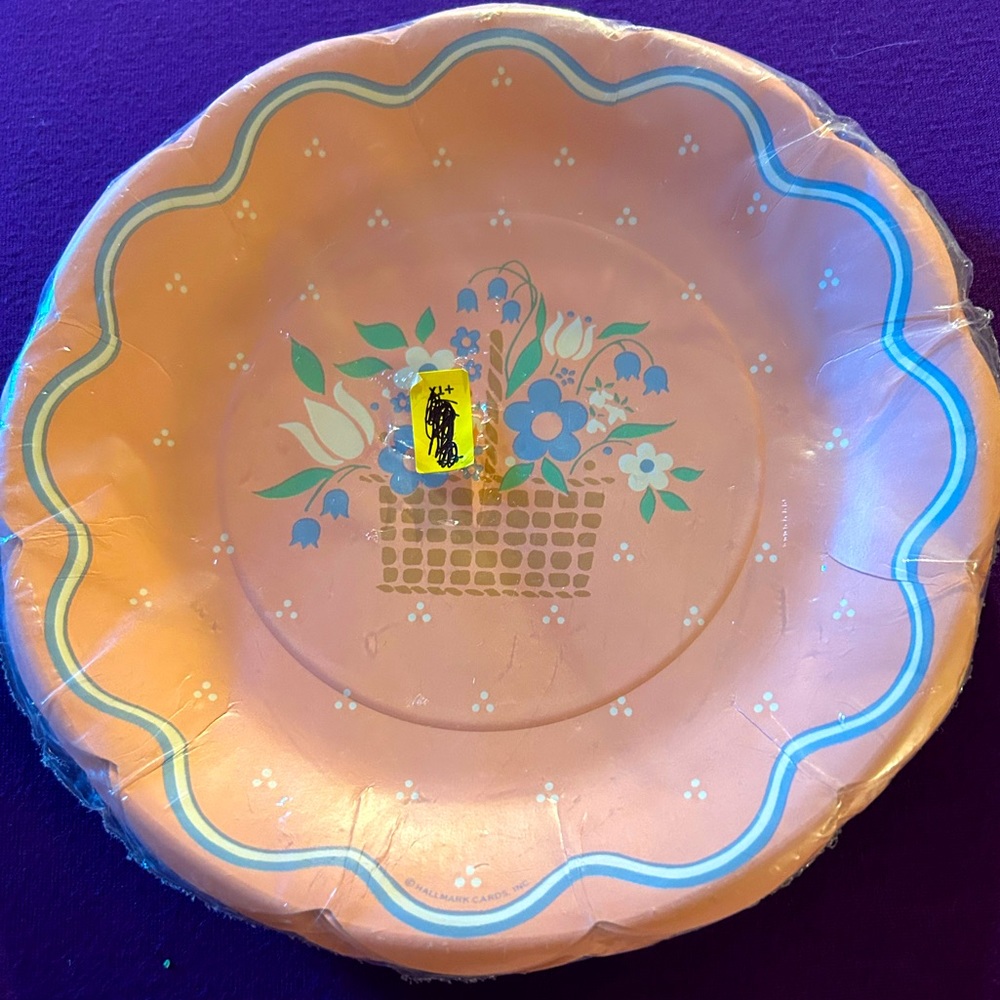 💜 CLEARANCE 2/5  AMBASSADOR VTG NWT Set of 8 paper dessert plates.